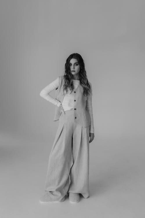 Free Black and White Photography of a Woman Posing in a Studio Stock Photo